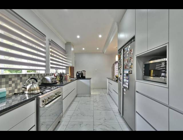 9 BEDROOM HOUSE FOR SALE IN BRACKENHURST